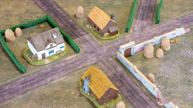 Gebäude, Mauern., Hecken und Straßen. Die Gebäude und Mauern sind vom Hersteller Tabletop-Art.